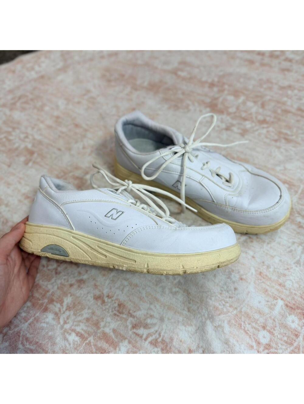 Vintage Y2K New Balance 811 walking shoes in classic white leather 👟✨